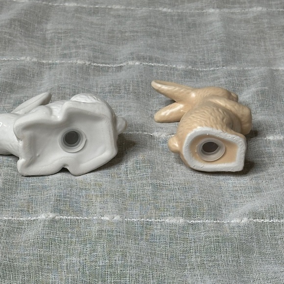 Ankyo Ceramic Bunny Rabbit Salt & Pepper Shakers Neutrals NWOT 3.5" & 4.25" Tall - Picture 5 of 13